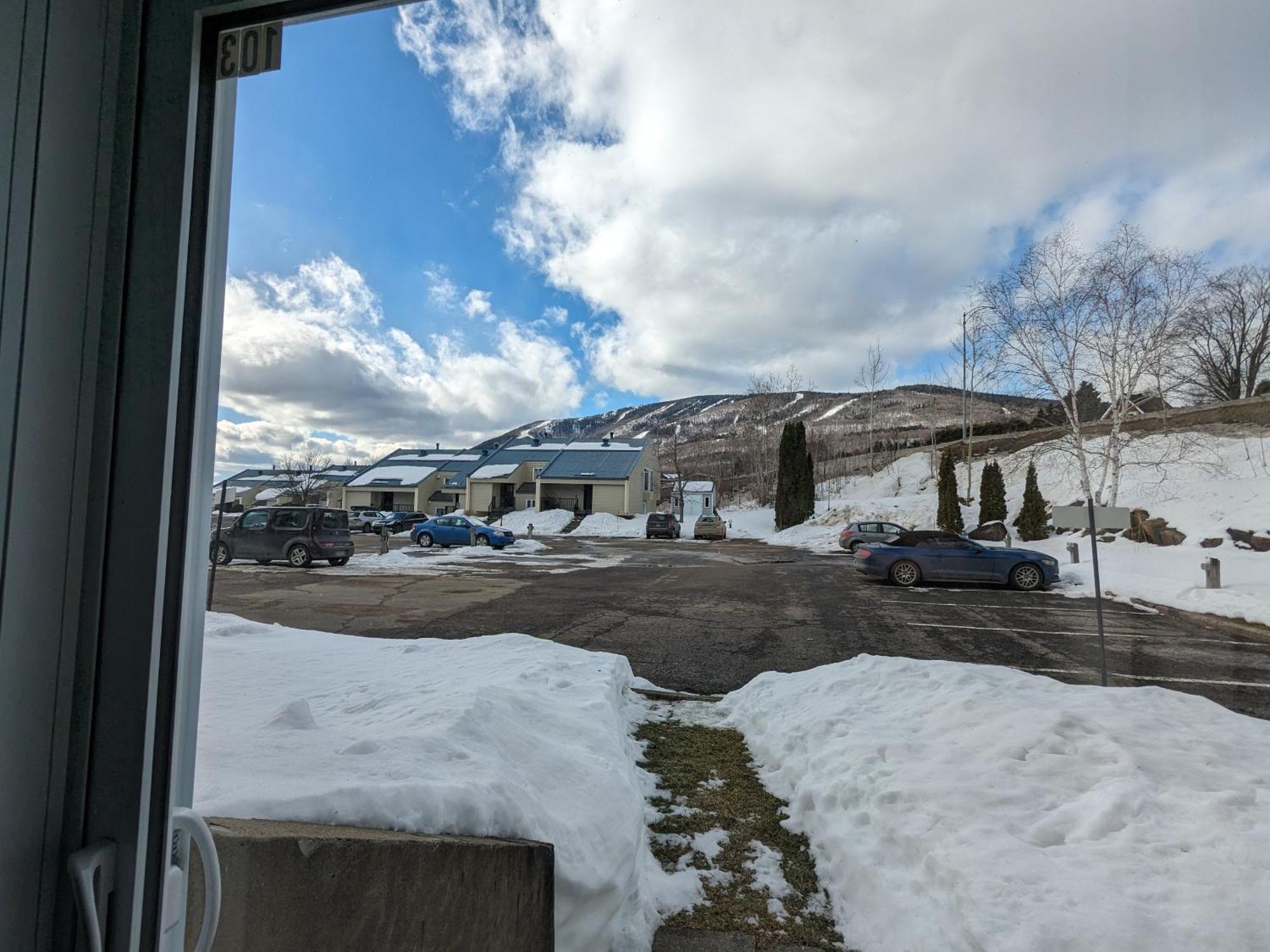 Bienvenue Chez Alice Et Daniel Apartamento Saint-Ferreol-les-Neiges Exterior foto